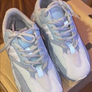 Yeezy boost 700